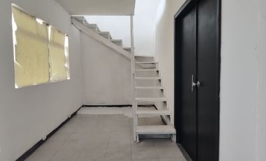 CASA HABILITADA PARA OFICINAS SOBRE AVE. PRINCIPAL EN  COL PANAMERICANA