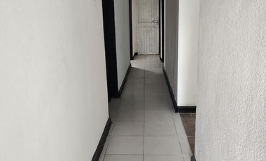 CASA HABILITADA PARA OFICINAS SOBRE AVE. PRINCIPAL EN  COL PANAMERICANA