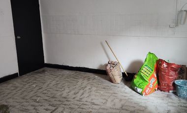 CASA HABILITADA PARA OFICINAS SOBRE AVE. PRINCIPAL EN  COL PANAMERICANA