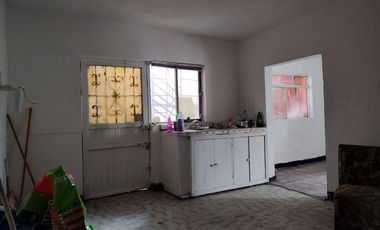 CASA HABILITADA PARA OFICINAS SOBRE AVE. PRINCIPAL EN  COL PANAMERICANA