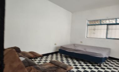 CASA HABILITADA PARA OFICINAS SOBRE AVE. PRINCIPAL EN  COL PANAMERICANA