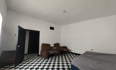 CASA HABILITADA PARA OFICINAS SOBRE AVE. PRINCIPAL EN  COL PANAMERICANA