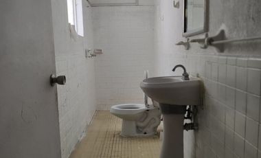 CASA HABILITADA PARA OFICINAS SOBRE AVE. PRINCIPAL EN  COL PANAMERICANA