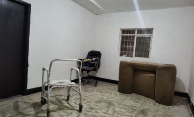 CASA HABILITADA PARA OFICINAS SOBRE AVE. PRINCIPAL EN  COL PANAMERICANA