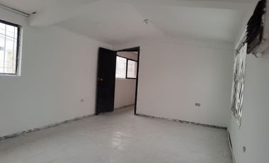 CASA HABILITADA PARA OFICINAS SOBRE AVE. PRINCIPAL EN  COL PANAMERICANA