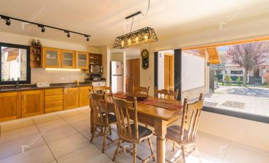 🟠Casa En Venta En San Martín De Los Andes A 300 Metros De La Costanera Del Lago Lacar🔵