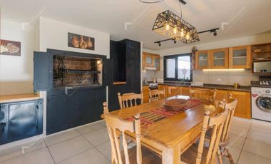 🟠Casa En Venta En San Martín De Los Andes A 300 Metros De La Costanera Del Lago Lacar🔵