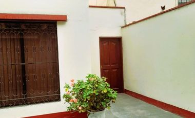 GRAN OCASION !!!! Vendo amplia casa con jardin