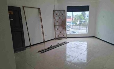 LOCAL/OFICINA EN CC ALBOCENTRO 4