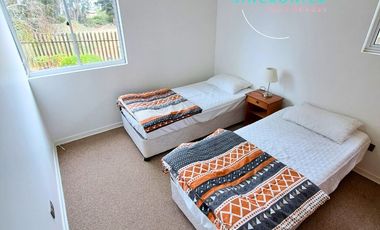 SINCRÓNICA PROPIEDADES ARRIENDA POR AÑO CORRIDO! HERMOSO DEPARTAMENTO EN EXCLUSIVO CONDOMINIO DE ALGARROBO