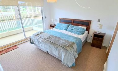 SINCRÓNICA PROPIEDADES ARRIENDA POR AÑO CORRIDO! HERMOSO DEPARTAMENTO EN EXCLUSIVO CONDOMINIO DE ALGARROBO