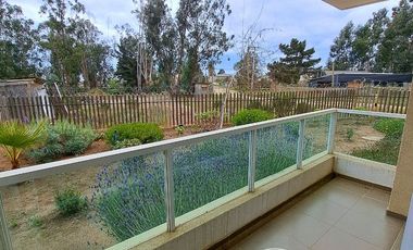 SINCRÓNICA PROPIEDADES ARRIENDA POR AÑO CORRIDO! HERMOSO DEPARTAMENTO EN EXCLUSIVO CONDOMINIO DE ALGARROBO