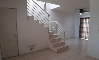 CASA EN RENTA EN PUERTA DE ANÁHUAC, ESCOBEDO.