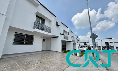 CASA EN RENTA I PORTON DEL VALLE RESIDENCIAL I MODELO GRANDE I OPCION A 4 HABITACIONES I BAÑO EN PLANTA BAJA  I ACCESO CONTROLADO I AREAS VERDES