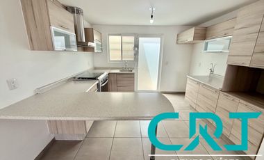 CASA EN RENTA I PORTON DEL VALLE RESIDENCIAL I MODELO GRANDE I OPCION A 4 HABITACIONES I BAÑO EN PLANTA BAJA  I ACCESO CONTROLADO I AREAS VERDES