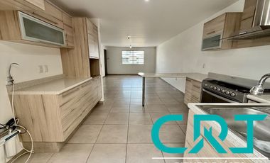 CASA EN RENTA I PORTON DEL VALLE RESIDENCIAL I MODELO GRANDE I OPCION A 4 HABITACIONES I BAÑO EN PLANTA BAJA  I ACCESO CONTROLADO I AREAS VERDES