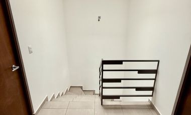 CASA EN RENTA I PORTON DEL VALLE RESIDENCIAL I MODELO GRANDE I OPCION A 4 HABITACIONES I BAÑO EN PLANTA BAJA  I ACCESO CONTROLADO I AREAS VERDES