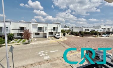 CASA EN RENTA I PORTON DEL VALLE RESIDENCIAL I MODELO GRANDE I OPCION A 4 HABITACIONES I BAÑO EN PLANTA BAJA  I ACCESO CONTROLADO I AREAS VERDES