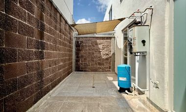 CASA EN RENTA I PORTON DEL VALLE RESIDENCIAL I MODELO GRANDE I OPCION A 4 HABITACIONES I BAÑO EN PLANTA BAJA  I ACCESO CONTROLADO I AREAS VERDES