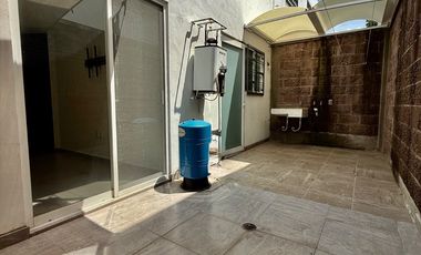 CASA EN RENTA I PORTON DEL VALLE RESIDENCIAL I MODELO GRANDE I OPCION A 4 HABITACIONES I BAÑO EN PLANTA BAJA  I ACCESO CONTROLADO I AREAS VERDES