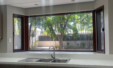 Urdaneta Village, Makati