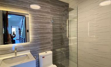 22.8M Brand New 3 Storey Townhouse Near Chino Roces Ave in Bangkal Makati For Sale LSS