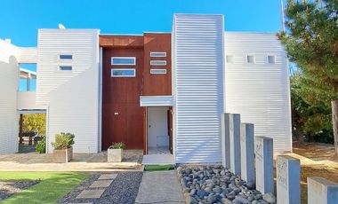 SINCRONICA PROPIEDADES ARRIENDA MARAVILLOSA PARCELA  CON VISTA AL MAR EN EXCLUSIVO CONDOMINIO DE TUNQUEN