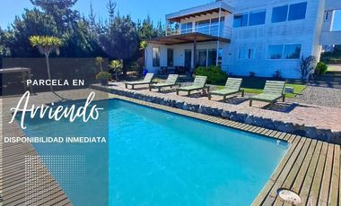 SINCRONICA PROPIEDADES ARRIENDA MARAVILLOSA PARCELA  CON VISTA AL MAR EN EXCLUSIVO CONDOMINIO DE TUNQUEN