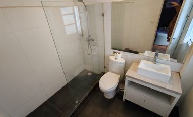 Edificio Histórico De 6 Pisos En El Corazón De Santiago