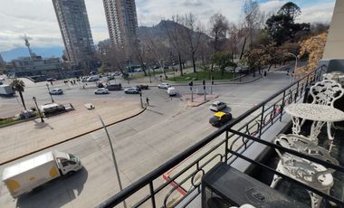 Edificio Histórico De 6 Pisos En El Corazón De Santiago