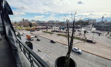 Edificio Histórico De 6 Pisos En El Corazón De Santiago