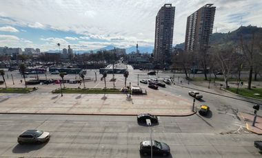 Edificio Histórico De 6 Pisos En El Corazón De Santiago