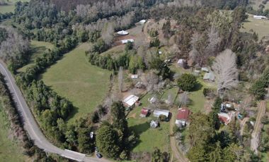 Campo de 9,8 hectáreas en La Traca, Máfil – Con agua, construcciones y orilla de estero