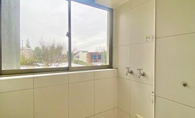 EN VENTA HERMOSO DEPARTAMENTO EN EDIFICIO BICENTENARIO, AMPLIOS Y LUMINOSOS ESPACIOS A PASOS DEL CENTRO DE CHILLAN