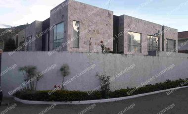 DE OPORUNIDAD VENDO CASA AL NORTE DE CUENCA