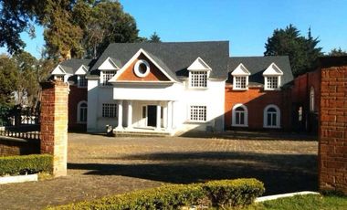 Se Vende Residencia - Club Hípico Carretera Federal Mexico - Cuernavaca