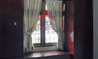 Disewakan Rumah Nyaman di Lokasi Strategis Cimahi! Rumah siap huni di Kompleks Bukit Permata Indah, Jl. Pesantren Cibabat, menawarkan lingkungan yang