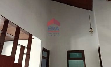 Disewakan Rumah Nyaman di Lokasi Strategis Cimahi! Rumah siap huni di Kompleks Bukit Permata Indah, Jl. Pesantren Cibabat, menawarkan lingkungan yang