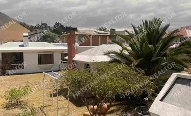 EN VENTA CASA, SECTOR SAN ANTONIO DE PICHINCHA KARTODROMO, 4 DORMITORIOS