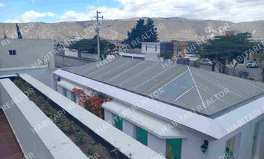 EN VENTA CASA, SECTOR SAN ANTONIO DE PICHINCHA KARTODROMO, 4 DORMITORIOS