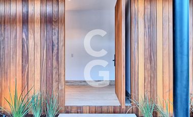 Casa en Venta en Cancún en Residencial Lagos del sol con Alberca y Jardín