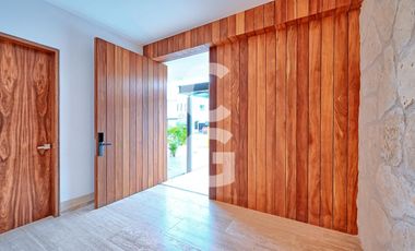 Casa en Venta en Cancún en Residencial Lagos del sol con Alberca y Jardín