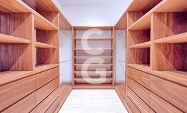 Casa en Venta en Cancún en Residencial Lagos del sol con Alberca y Jardín