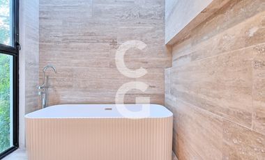 Casa en Venta en Cancún en Residencial Lagos del sol con Alberca y Jardín