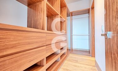 Casa en Venta en Cancún en Residencial Lagos del sol con Alberca y Jardín