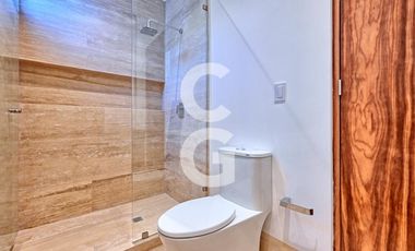 Casa en Venta en Cancún en Residencial Lagos del sol con Alberca y Jardín