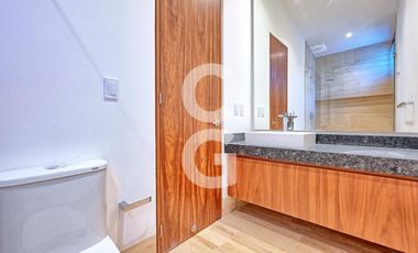 Casa en Venta en Cancún en Residencial Lagos del sol con Alberca y Jardín