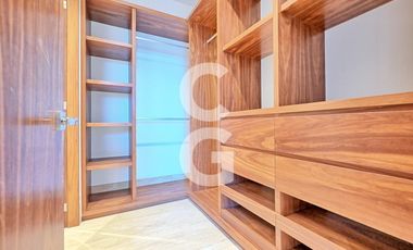 Casa en Venta en Cancún en Residencial Lagos del sol con Alberca y Jardín