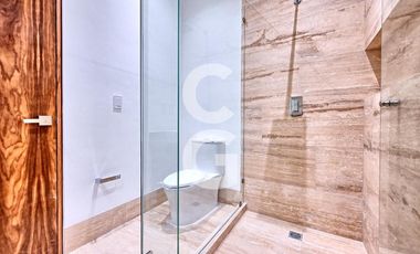 Casa en Venta en Cancún en Residencial Lagos del sol con Alberca y Jardín