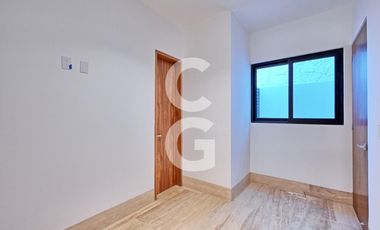 Casa en Venta en Cancún en Residencial Lagos del sol con Alberca y Jardín